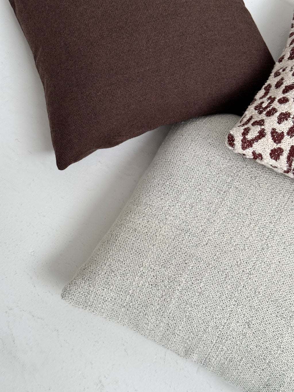 Chunky Woolen Pillow - White Pattern 