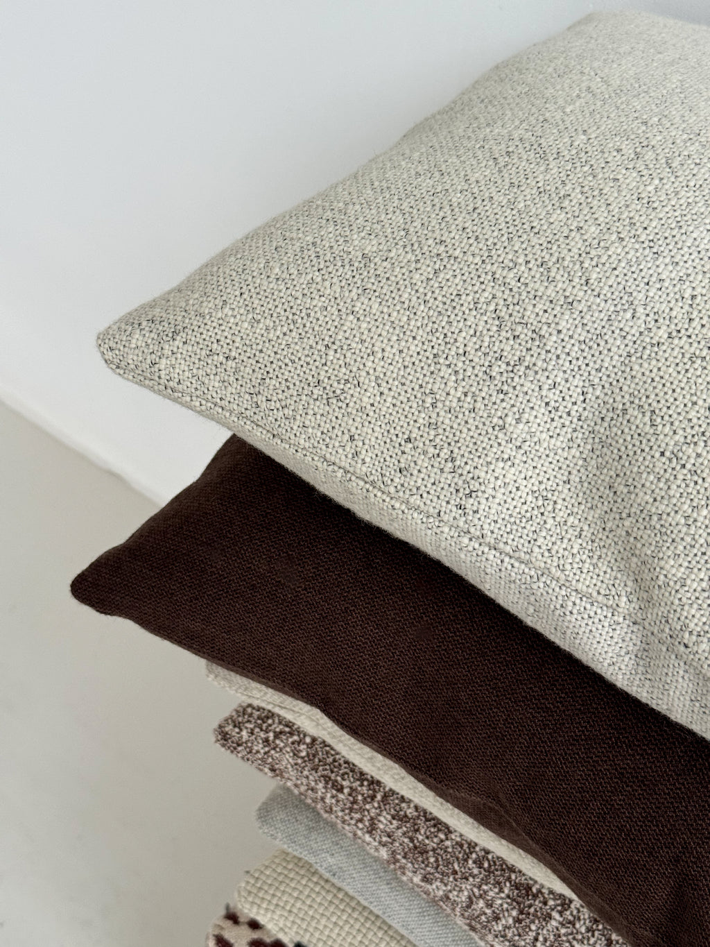Chunky Woolen Pillow - White Pattern 