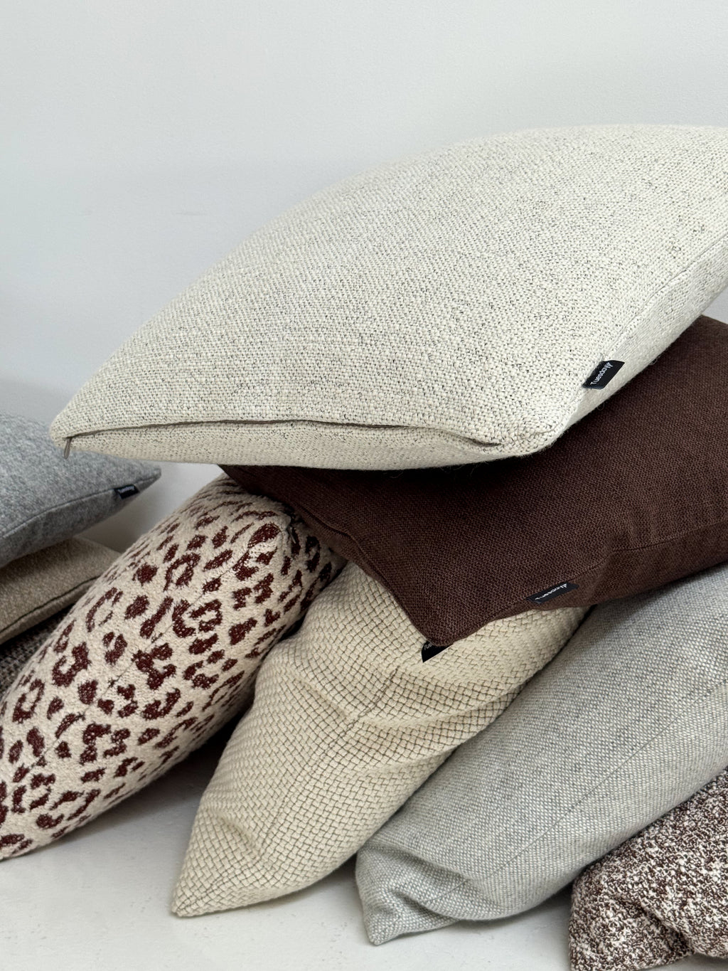 Chunky Woolen Pillow - White Pattern 