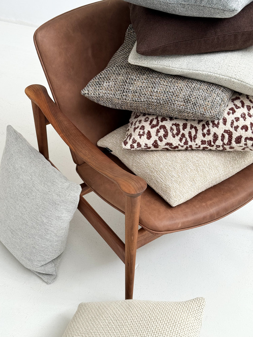 Organic Leopard Pillow - Dark Red 