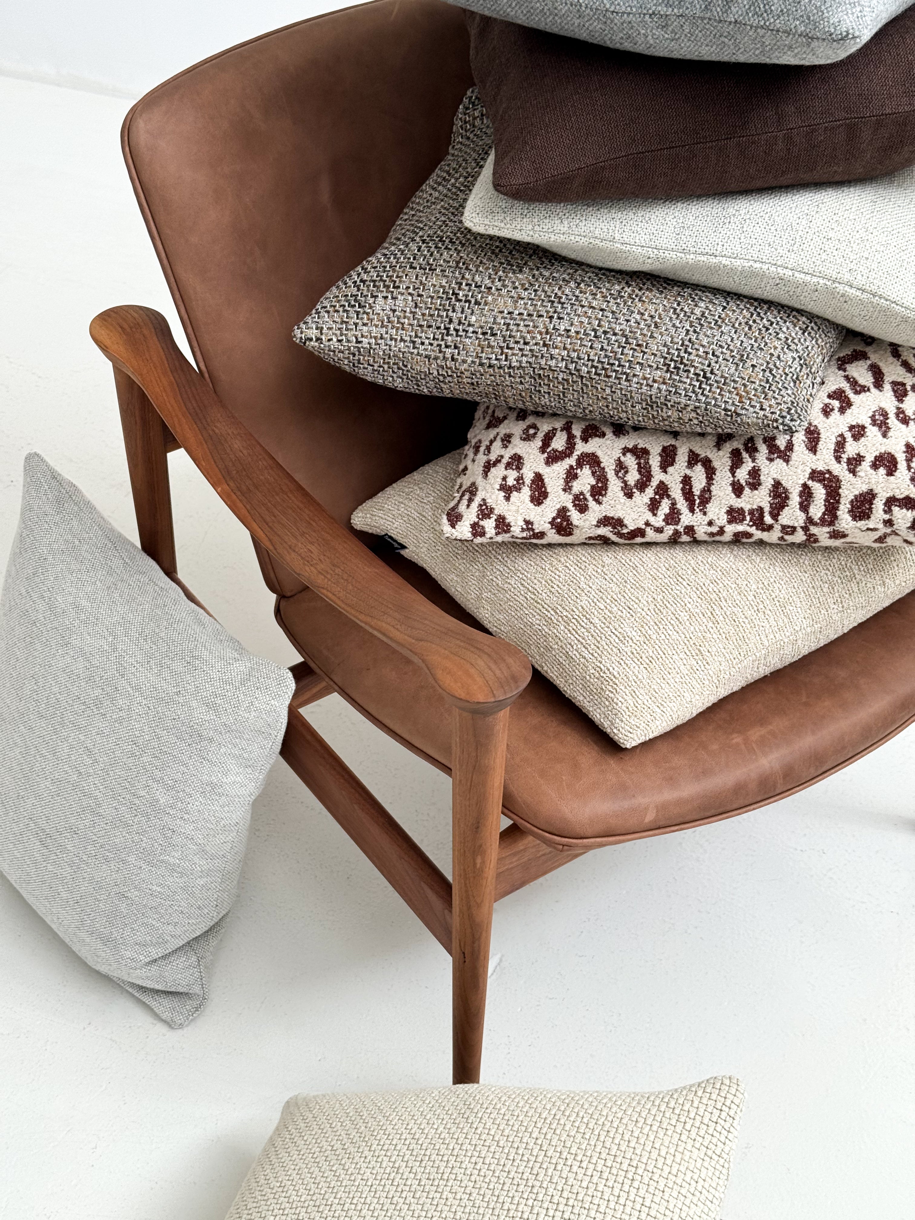 Organic Leopard Pillow - Dark Red 