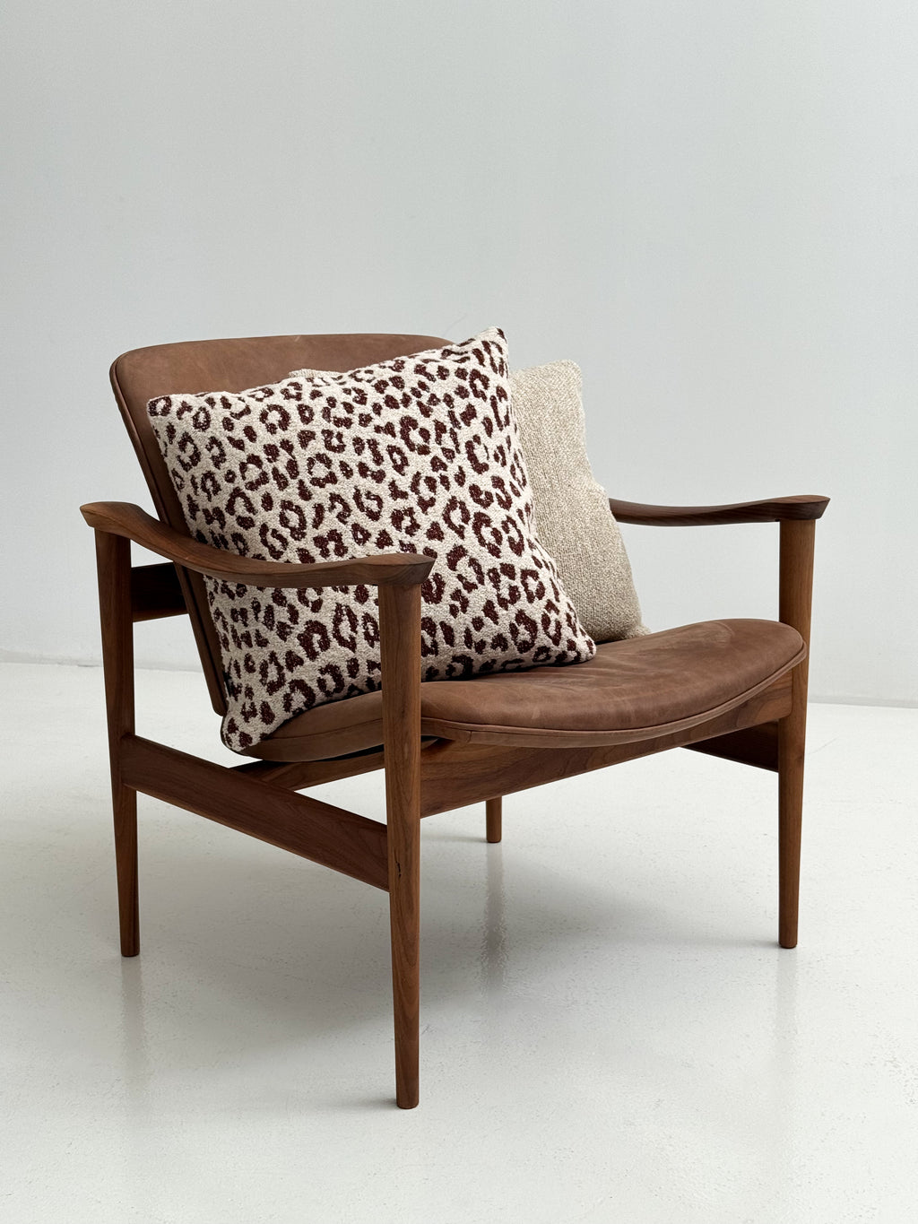 Organic Leopard Pillow - Dark Red 